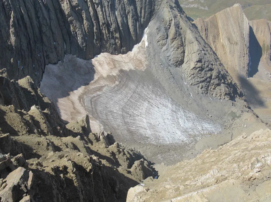 Photo Changement climatique - Suivis - Suivi des glacier - Glacier Gabiétous - Photo © RENE Pierre - Observatoire du Parc national des Pyrénées